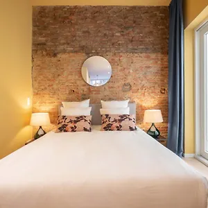 Shway - The Red Monkey Appartement