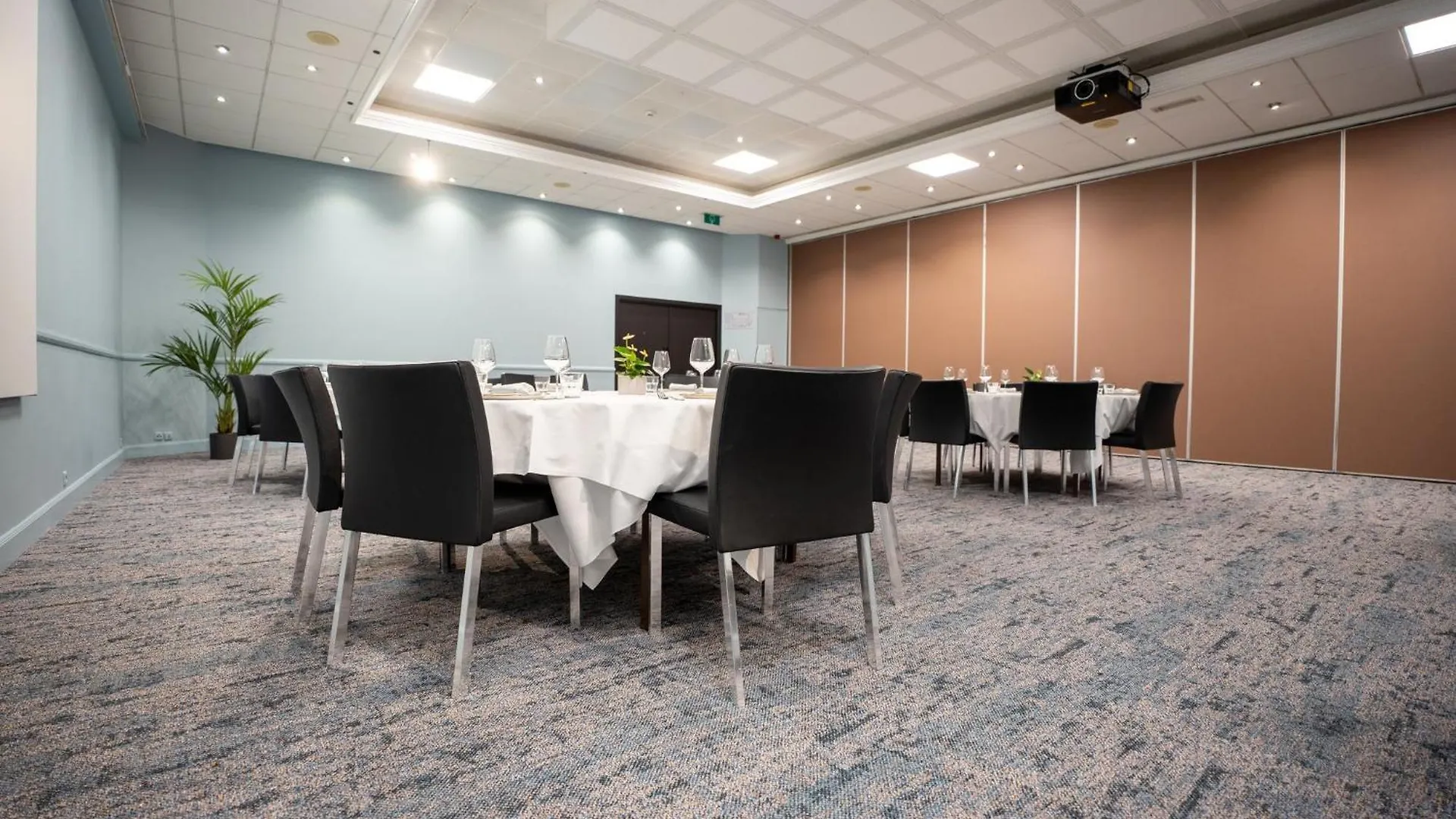 Crowne Plaza Antwerpen By Ihg Otel 4*, Anvers Belçika
